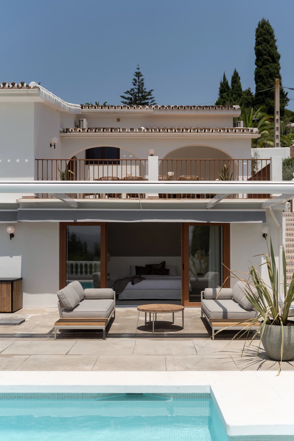 Villa Gato Luxury Renovation - Fuengirola Costa Del Sol Luxury villa renovation of Villa Gato in Fuengirola, Costa del Sol, featuring a modern swimming pool, outdoor lounge area, and seamless indoor-outdoor living design by Effortless Living.